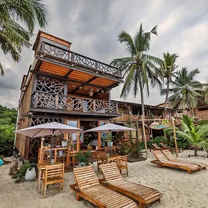 https://yaku-hostel.santamartahotels.net